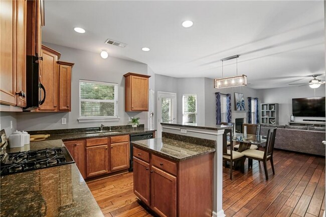 Building Photo - 611 Crosswinds Cir