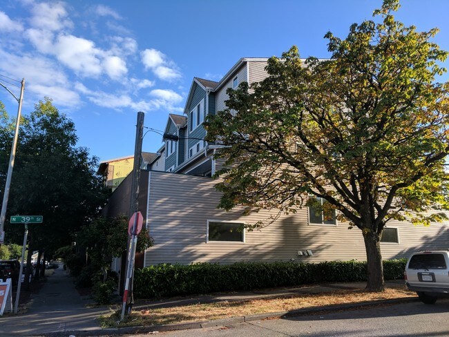 Building Photo - 3837 Aurora Ave N