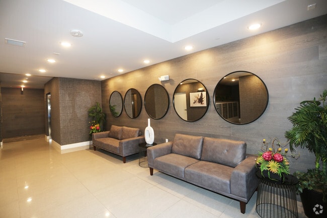 Lobby Photo - 837 South Harvard