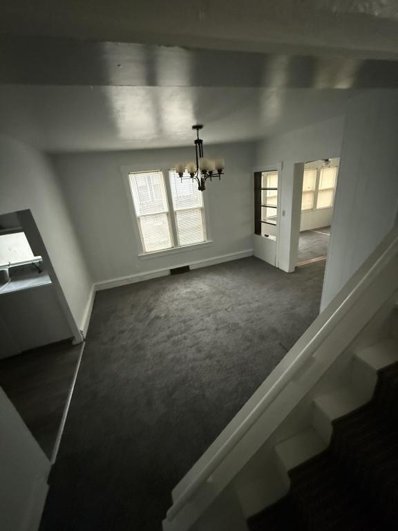 Building Photo - 906 E 9th St