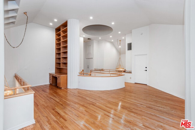 Building Photo - 7940 Vulcan Dr
