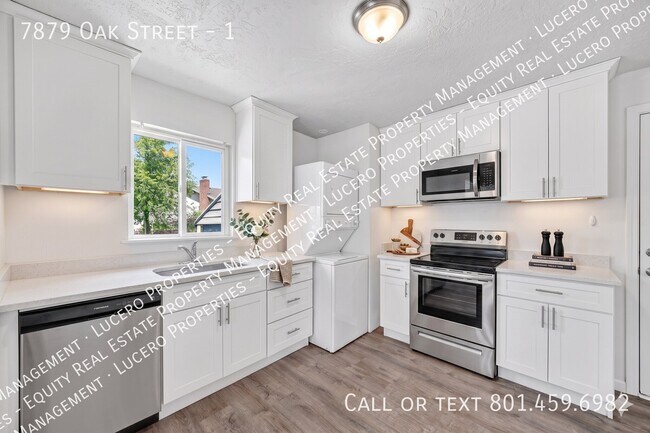 Building Photo - 7879 Oak St