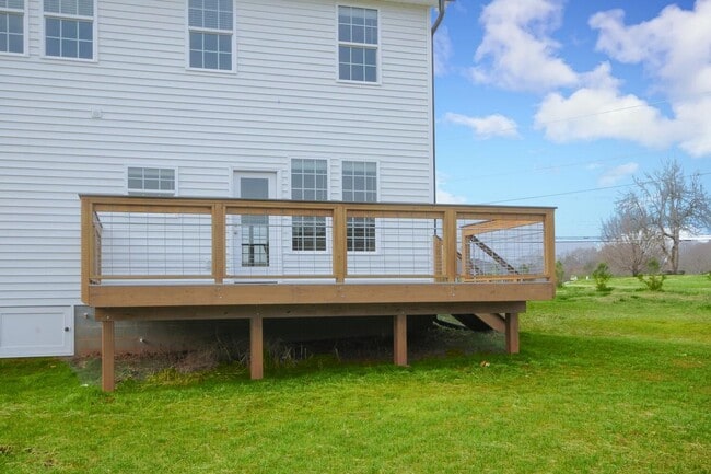 Building Photo - Furnished Luxury Townhouse - Short Term Re...