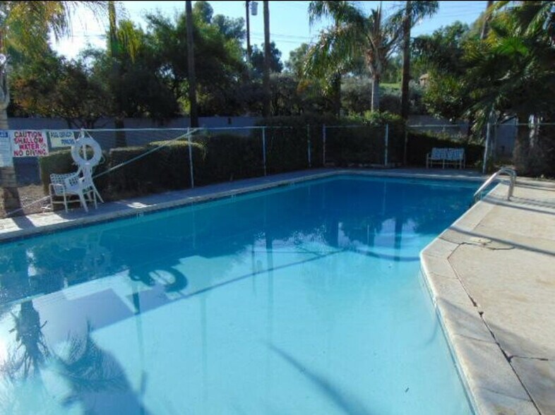 Building Photo - 524 W Fairway Dr