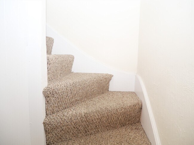 Building Photo - 22 Garrison Rd