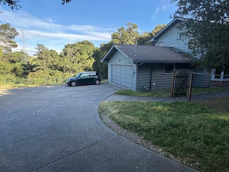 Building Photo - 125 Goodfellow Dr