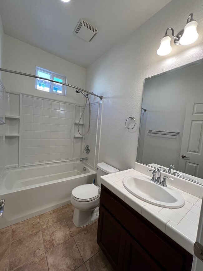 Building Photo - Desirable 4 Bed 3 Bath 2-Story Home in Folsom