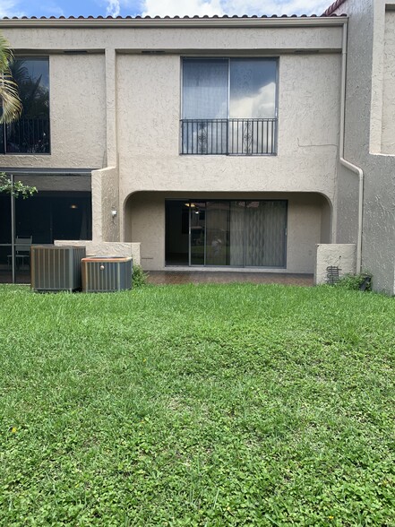 Building Photo - 3926 Estepona Ave