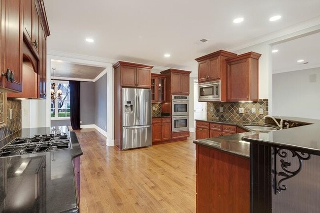 Building Photo - 10227 Matwood Oak Dr