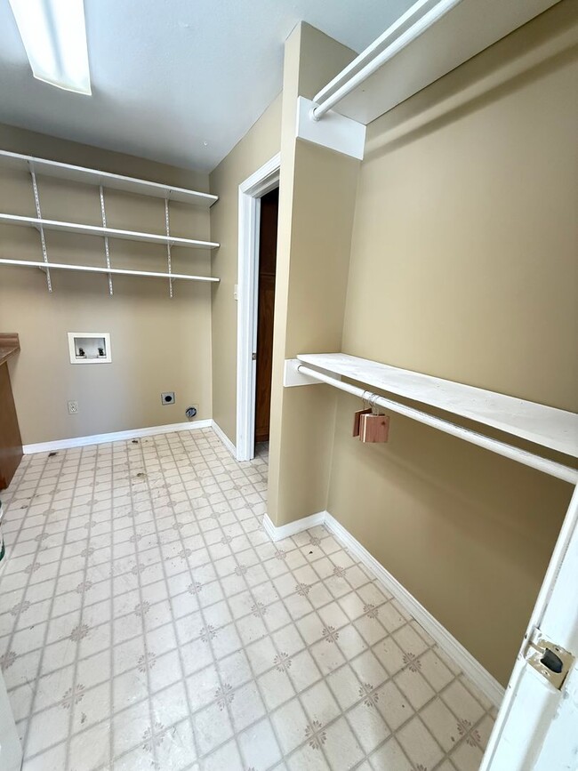 Building Photo - 2 Bed 1 Bath Home in Martin, TN!