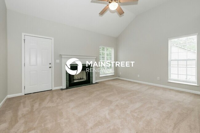 Building Photo - 4 Bedroom Pet-Friendly Home in Riverdale, ...