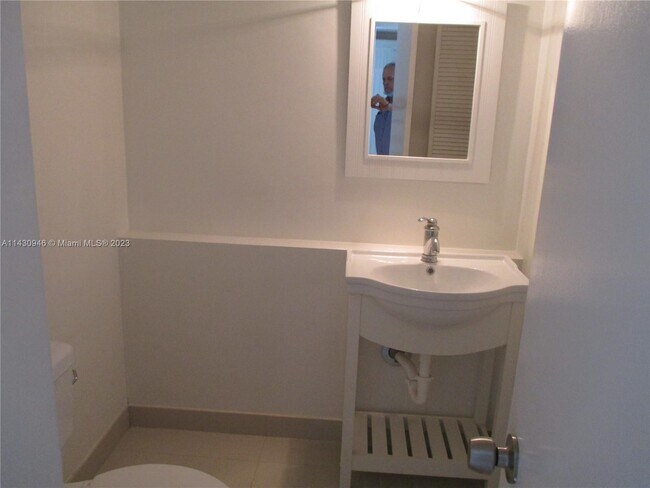 Building Photo - 1865 Brickell Ave