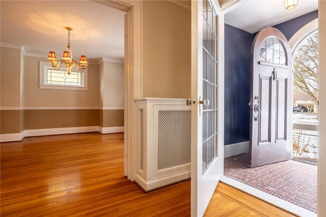 Building Photo - 305 Castlebar Rd