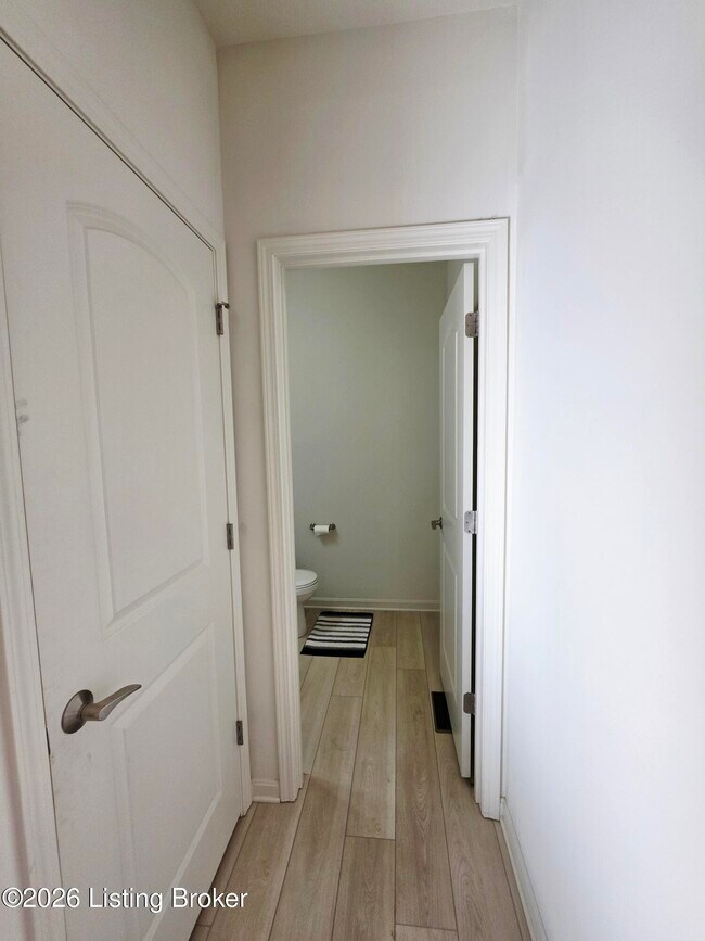 Building Photo - 17505 Shakes Creek Dr