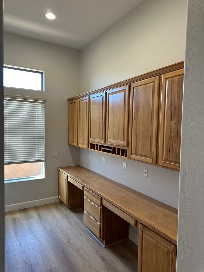 Building Photo - 42107 N Mountain Cove Dr