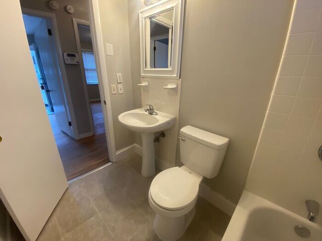Building Photo - FOR RENT!!! 3 Bedroom House - Large Fenced...