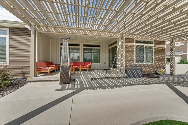 Building Photo - $4,795.00, 5 bed, 3.5 bath located in Denver.