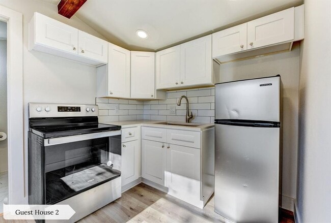 Building Photo - 7002 Whispering Oaks Dr