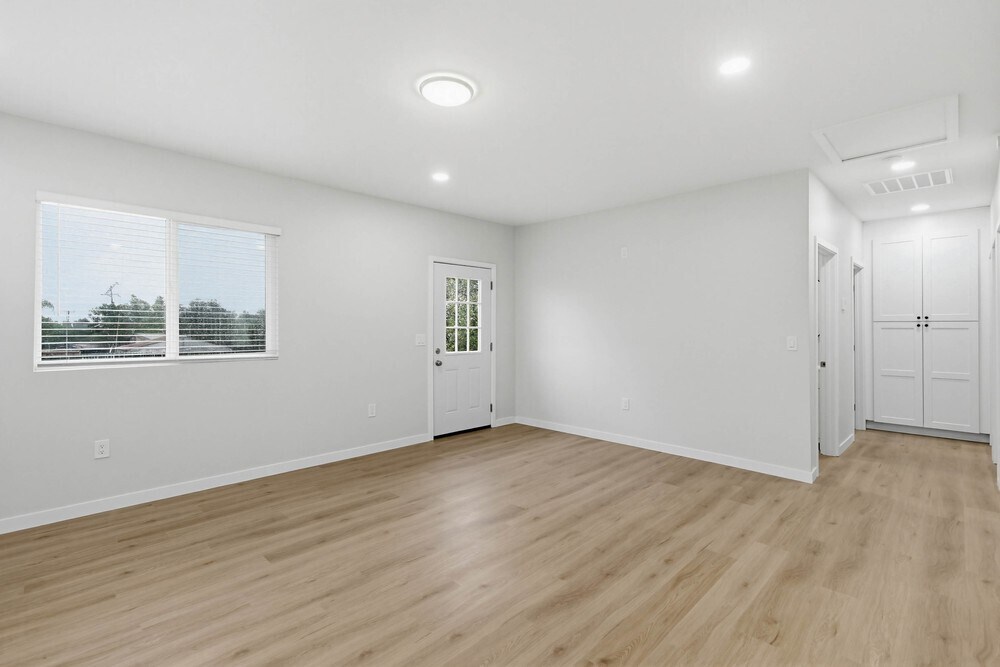 Building Photo - 8120 Melrose Ln