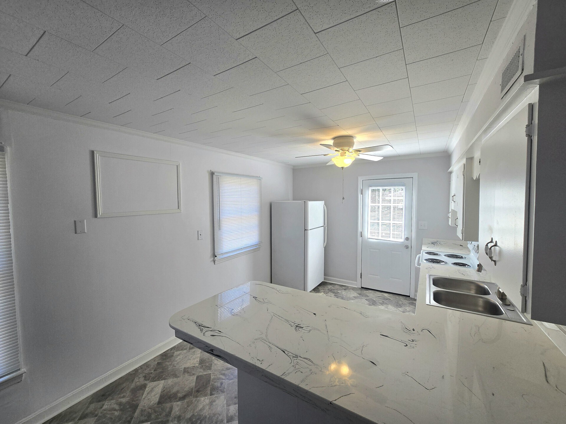 Building Photo - 417 10th Ave S