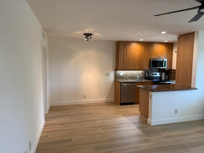 Building Photo - 1423 Holly Heights Dr
