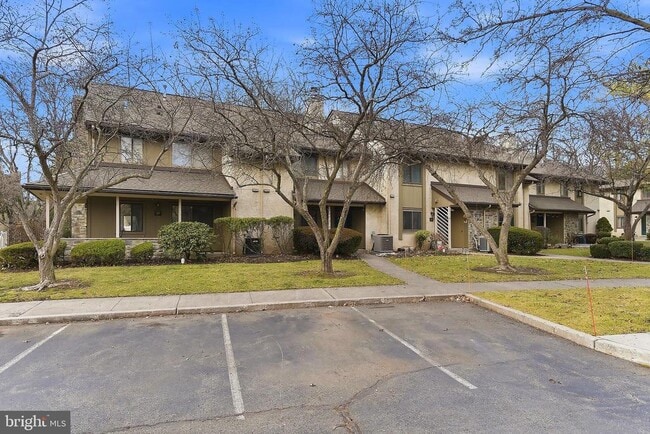 Building Photo - 60 Hampshire Dr