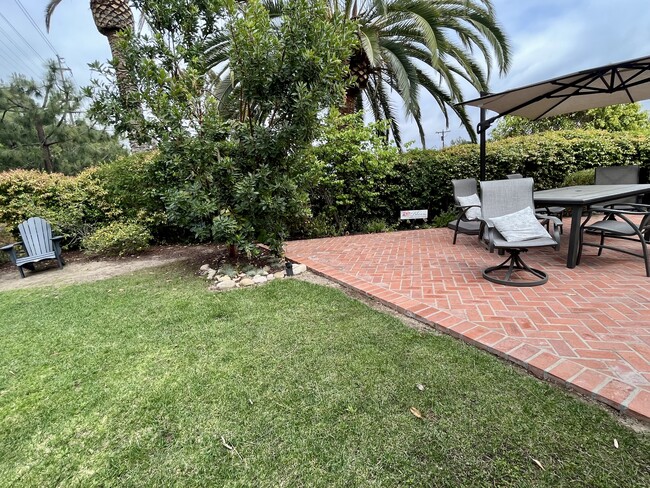 Building Photo - 9686 Wayfarer Dr