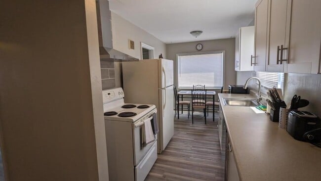 Building Photo - 1040 Howard St SE