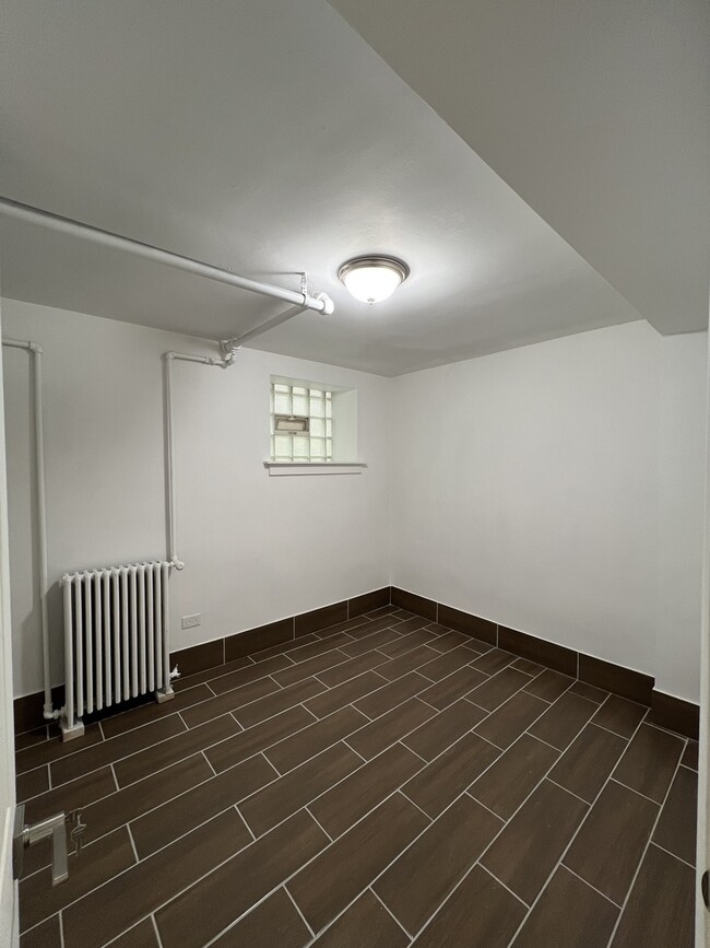 Building Photo - 5024 S Prairie Ave