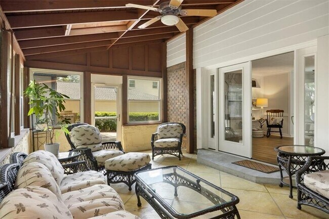 Building Photo - 4989 Kingswood Dr