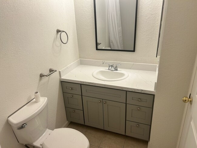 Building Photo - Updated 3 Bedroom 2 Bathroom Home in Woodland