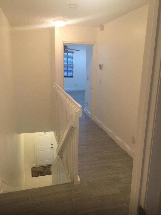 Building Photo - 401 SW 120th Ave