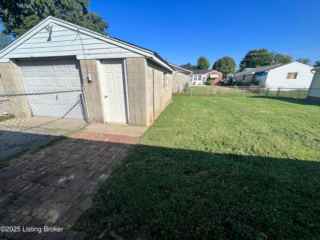 Building Photo - 536 Crestwood Rd