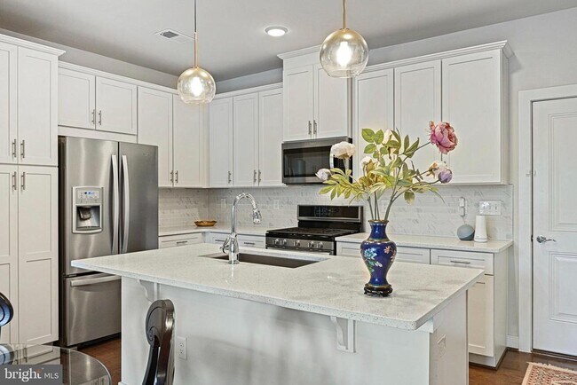 Building Photo - 13342 Arrowbrook Centre Dr