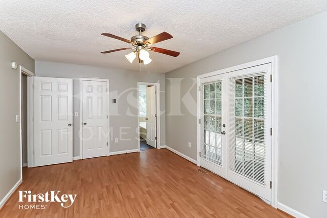 Building Photo - 1688 Independence Dr