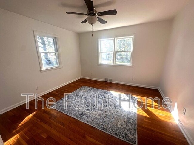 Building Photo - 5417 S 49th St