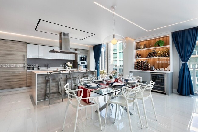 Building Photo - 300 Sunny Isles Blvd