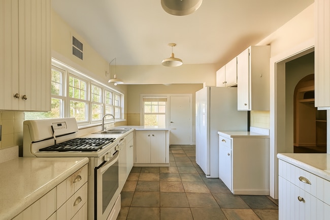 Building Photo - 126 Ribbon Pkwy