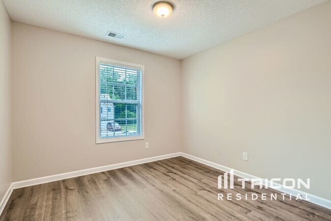 Building Photo - 605 Brooks Rd