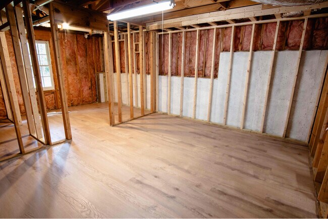 Building Photo - 1465 Rosewood Creek Dr