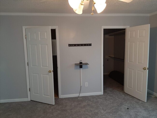 Building Photo - 601 Caldwell Dr