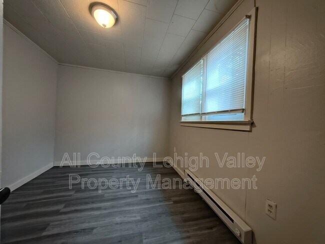 Building Photo - 114 S 8th St