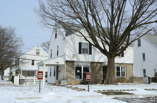 Building Photo - Woodcliff Condominiums