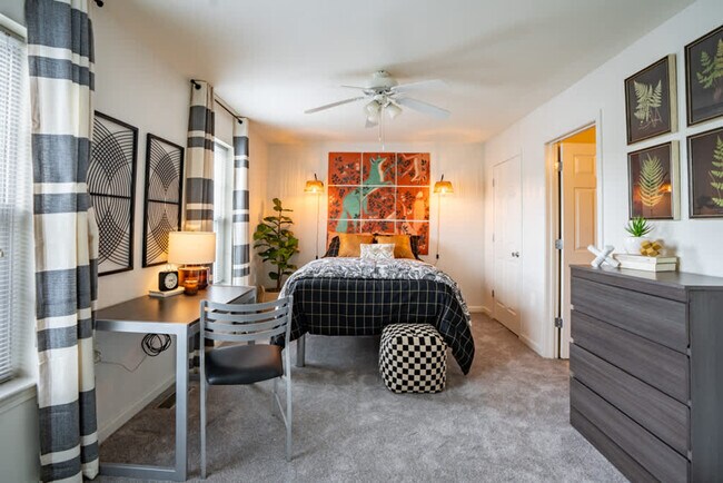 Building Photo - 1051 Southern Dr