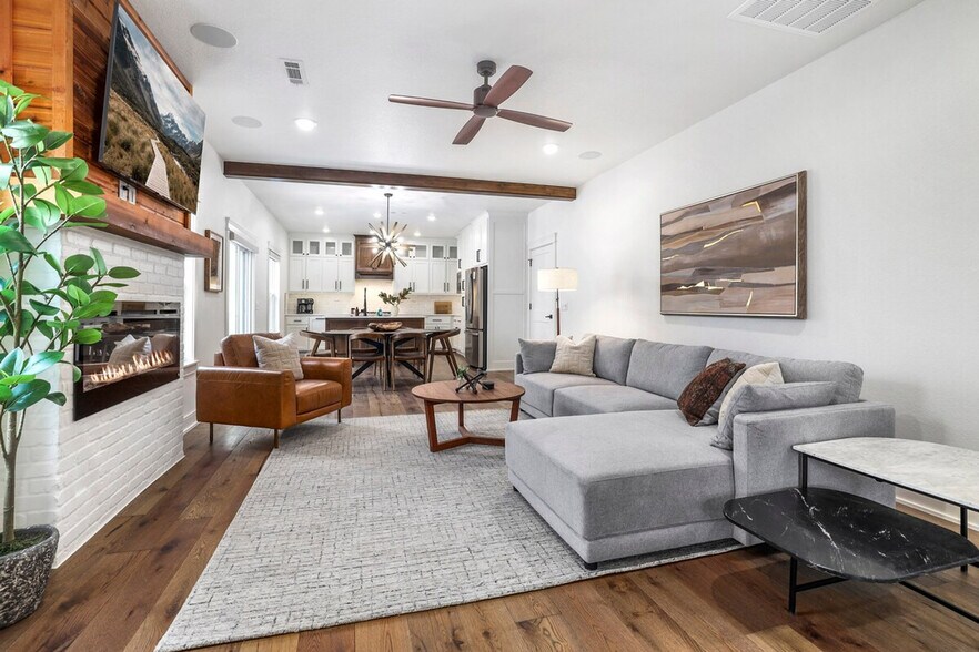 Building Photo - 109 NW Ozark Wy