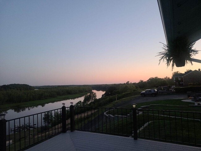 Building Photo - 511 Riverview Ct