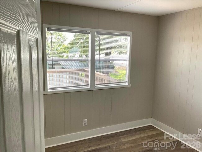 Building Photo - 6950 Ingleside Dr
