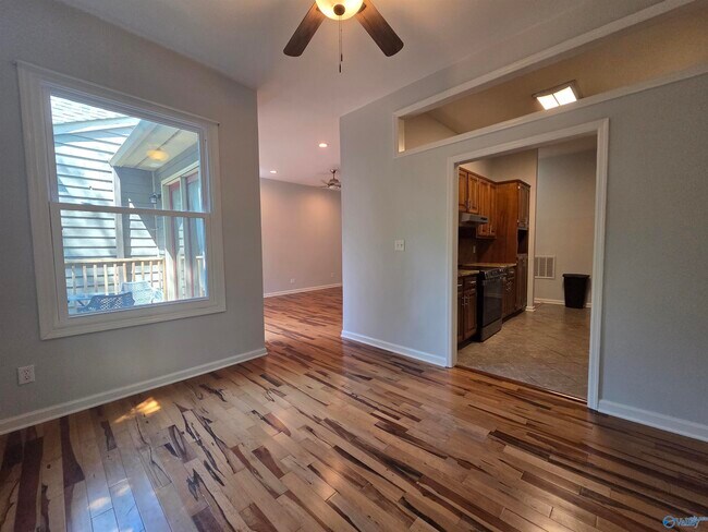 Building Photo - 211 Knollridge Cir SE