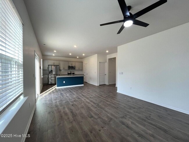 Building Photo - 275 Roberts Pl