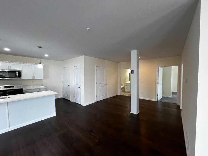 Building Photo - 883 Broadway